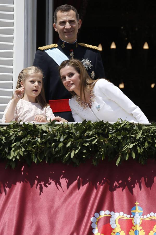 Los Reyes saludan desde el Palacio Real
