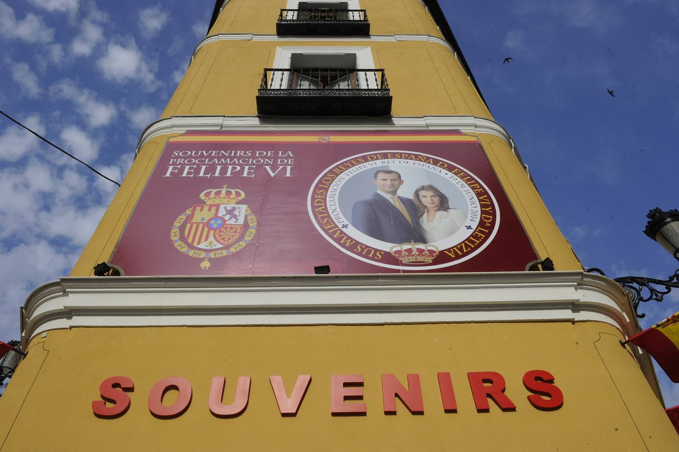 Madrid se engalana para recibir a Felipe VI