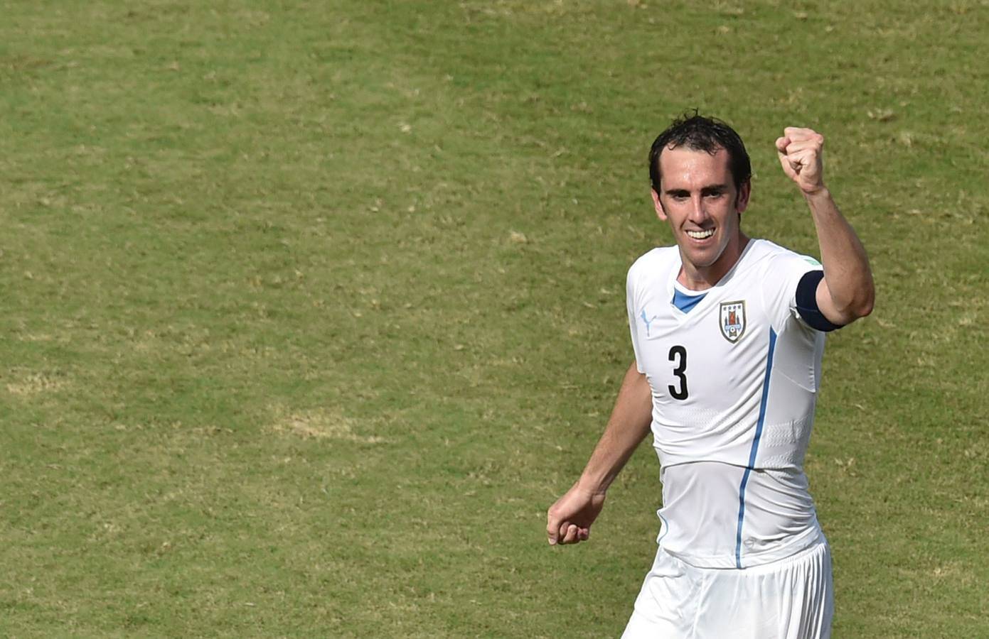 Godín celebra el gol.