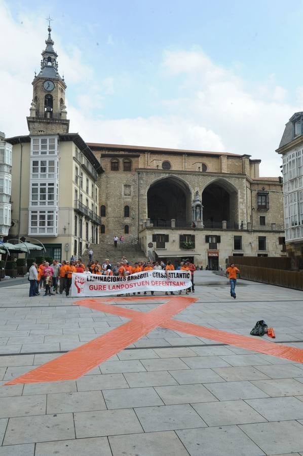 Un lazo naranja por el conflicto de Laminaciones Arregui