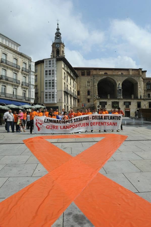 Un lazo naranja por el conflicto de Laminaciones Arregui
