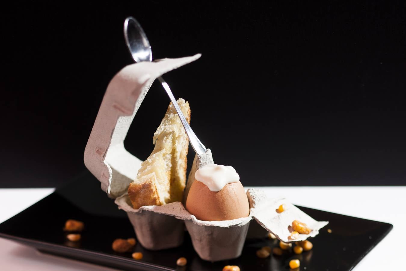 Huevo frito de gallina ecológica con txistorra y espuma de patatas alavesas del Hotel Lakua.