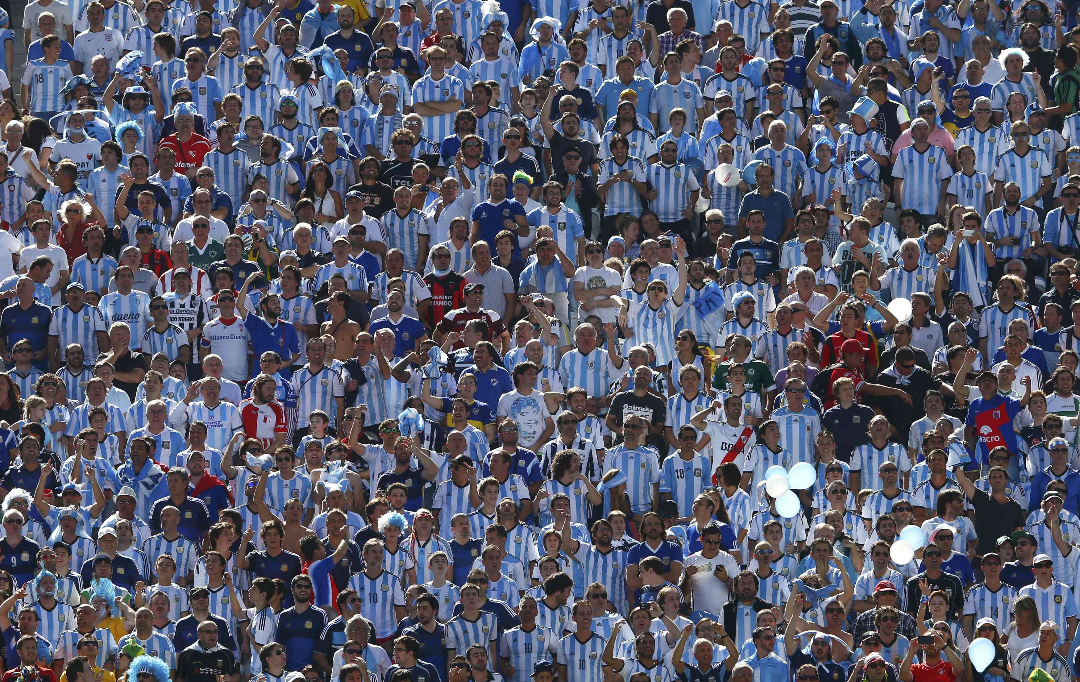 La afición argentina anima a su selección.