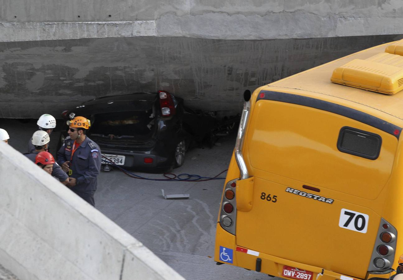 Derrumbe de un viaducto en Belo Horizonte