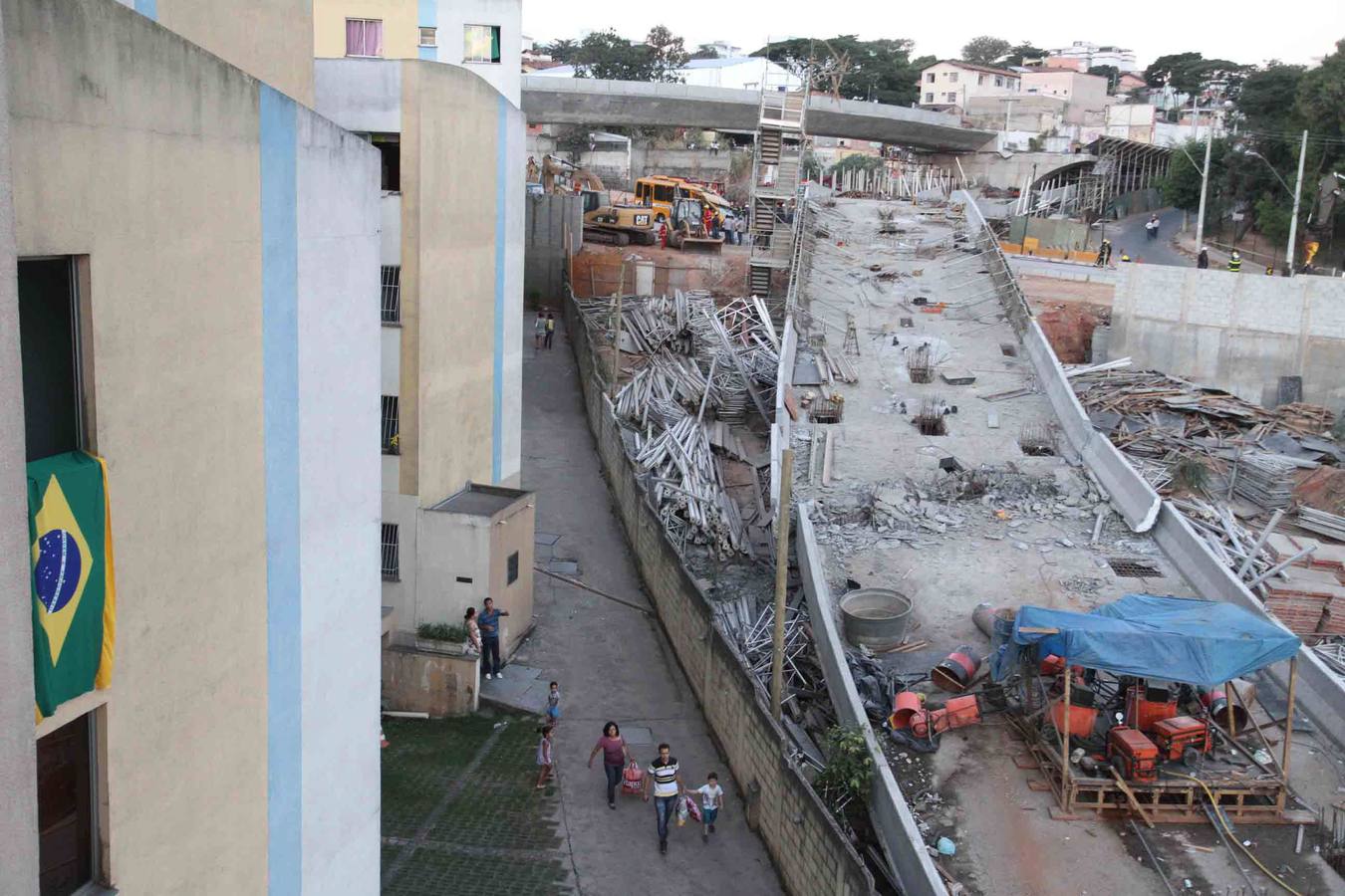 Derrumbe de un viaducto en Belo Horizonte