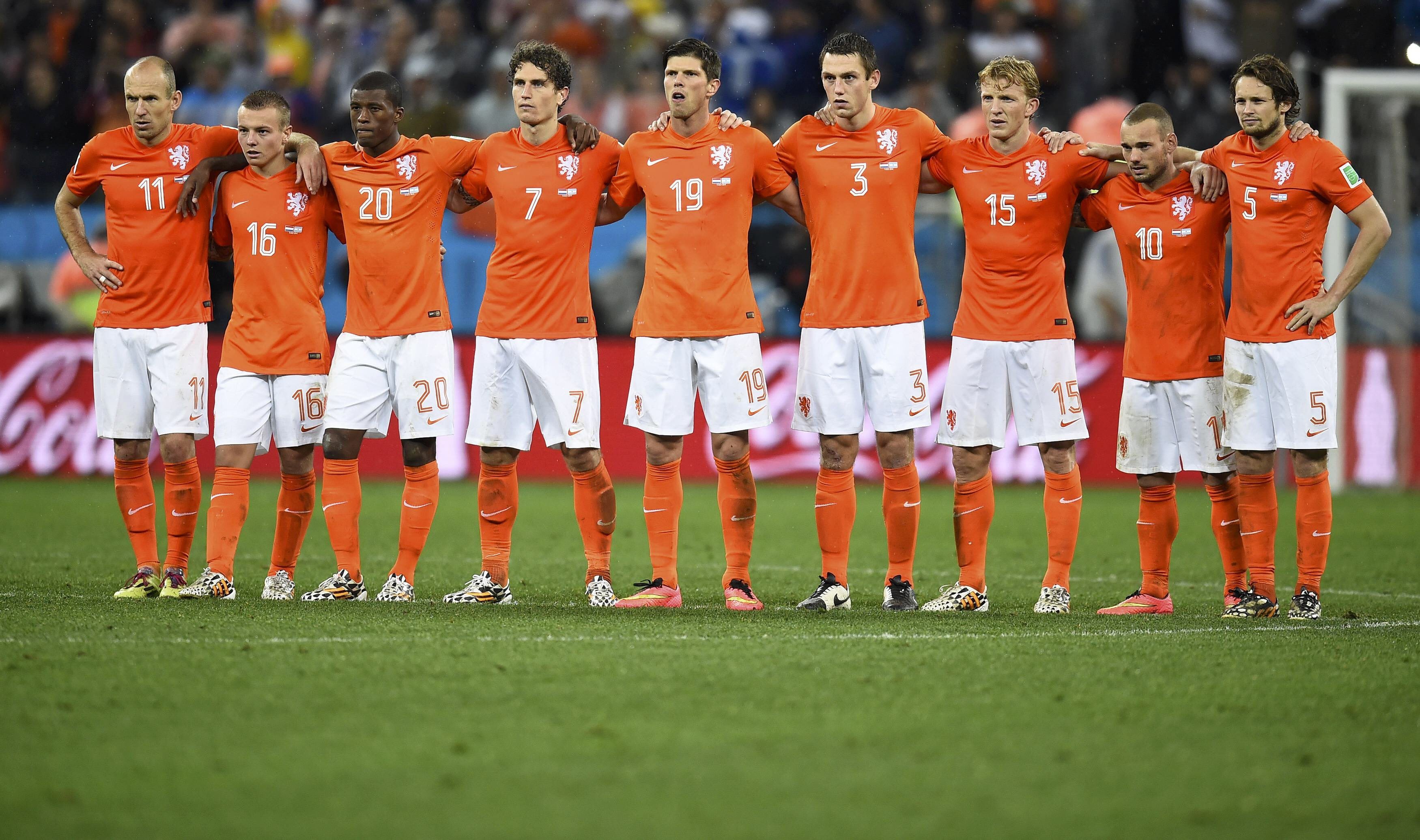 Jugadores holandeses, en la tanda de penaltis.