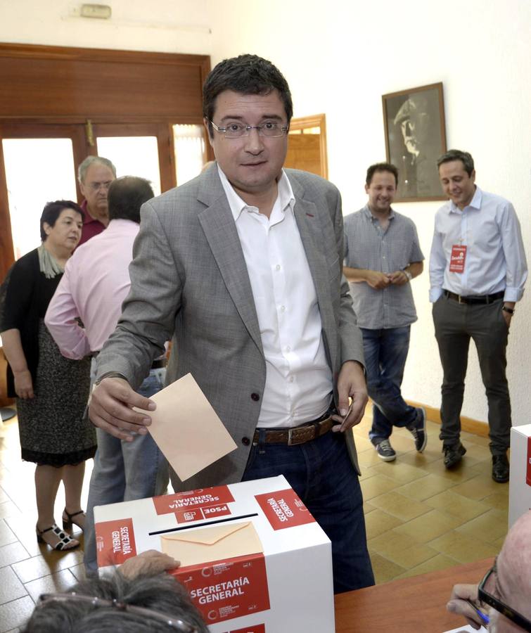 Óscar López, en Segovia. El secretario de Organización del PSOE , Óscar López, ha votado en Segovia.