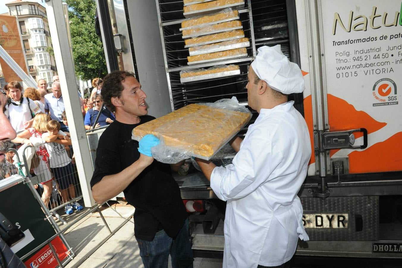 Vitoria logra cocinar la tortilla más grande del mundo