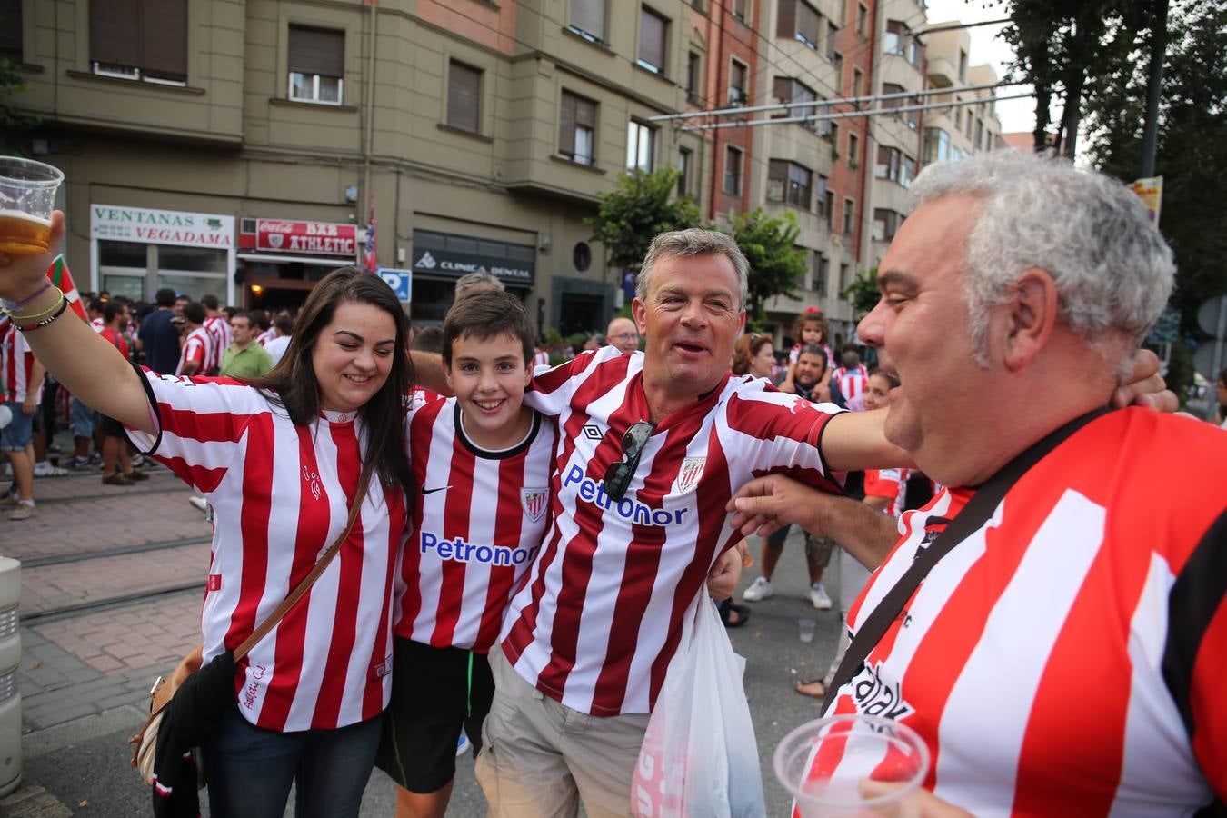 La afición del Athletic calienta motores antes del partido