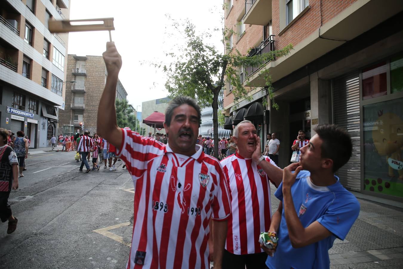 La afición del Athletic calienta motores antes del partido