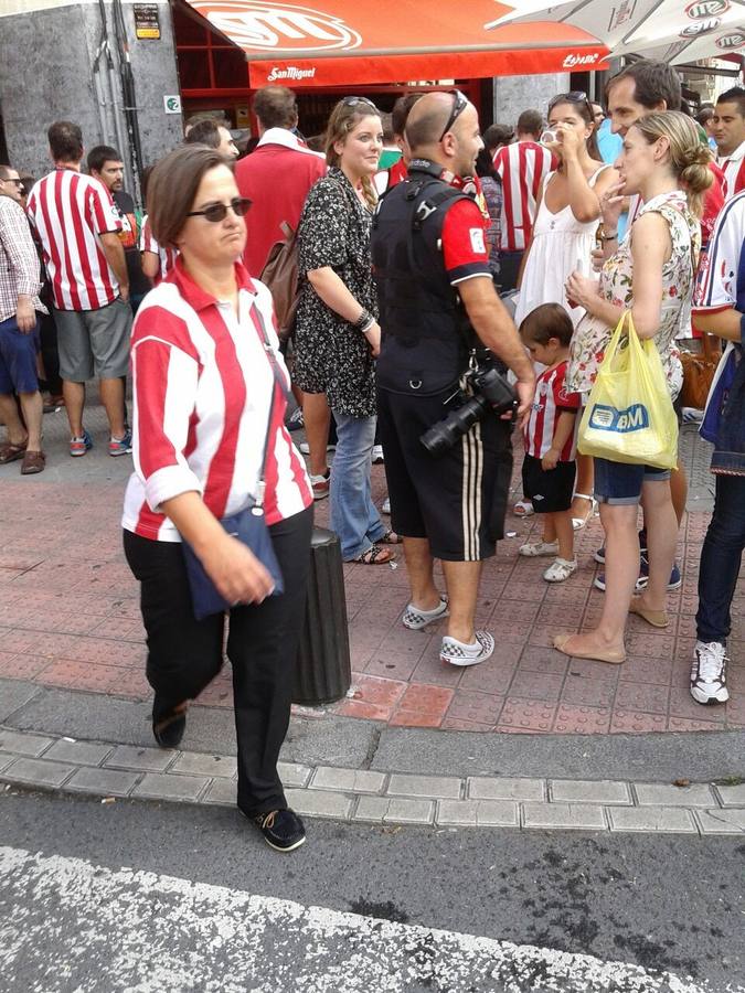 La afición del Athletic calienta motores antes del partido