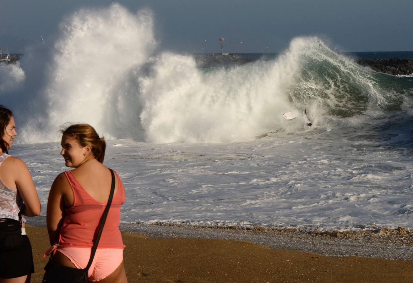 Surf en mitad de la tormenta en California