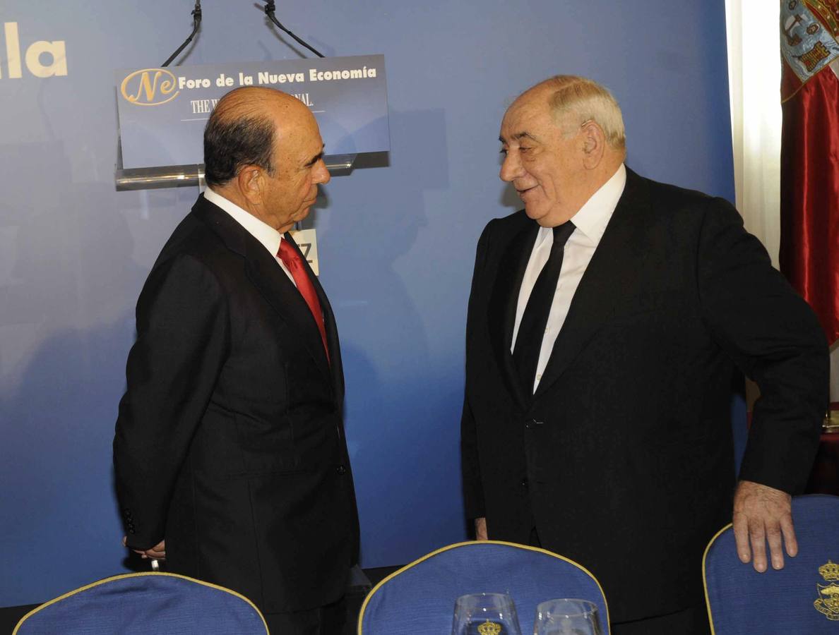 Emilio Botín, junto a Isidoro Álvarez, antes del inicio de la conferencia-almuerzo de la tribuna Foro de la Nueva Economía, en 2008.