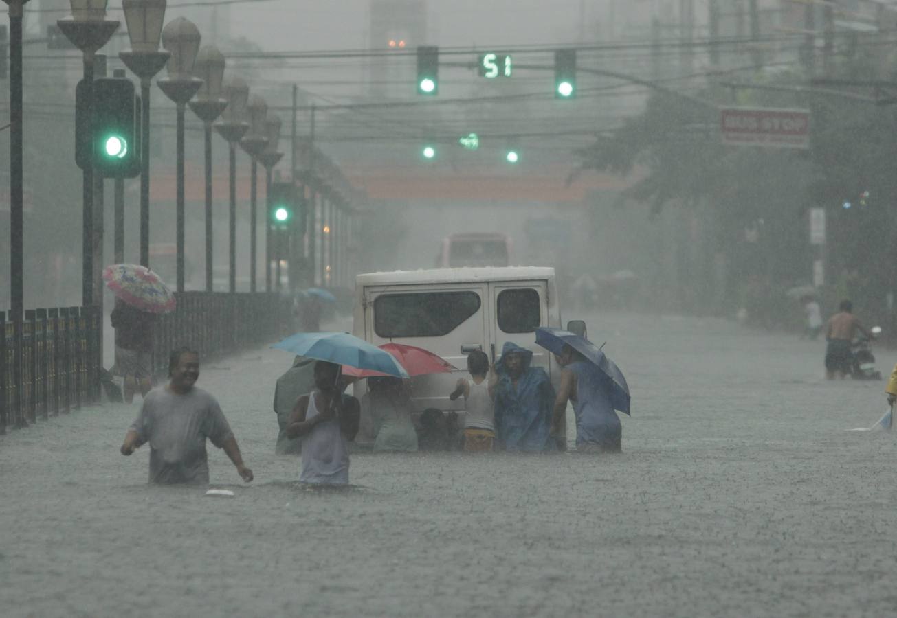 Filipinas se ahoga por la tormenta tropical Fung-wong