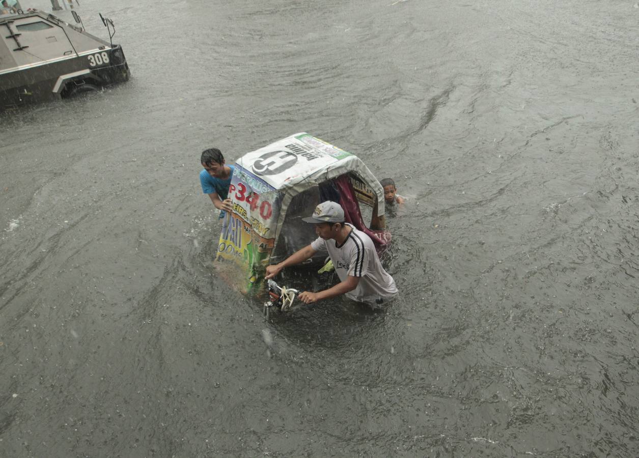 Filipinas se ahoga por la tormenta tropical Fung-wong