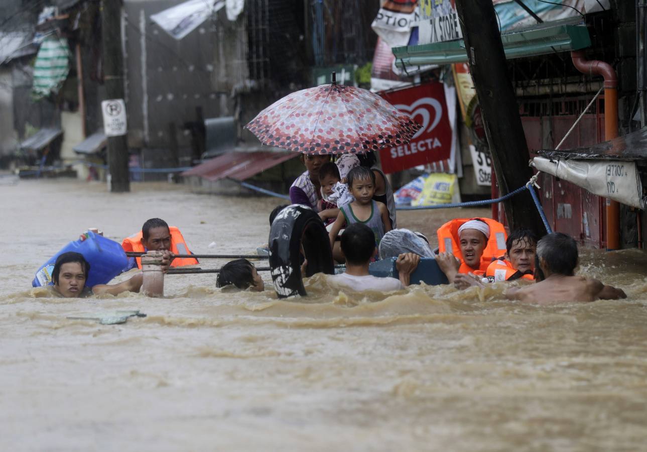 Filipinas se ahoga por la tormenta tropical Fung-wong