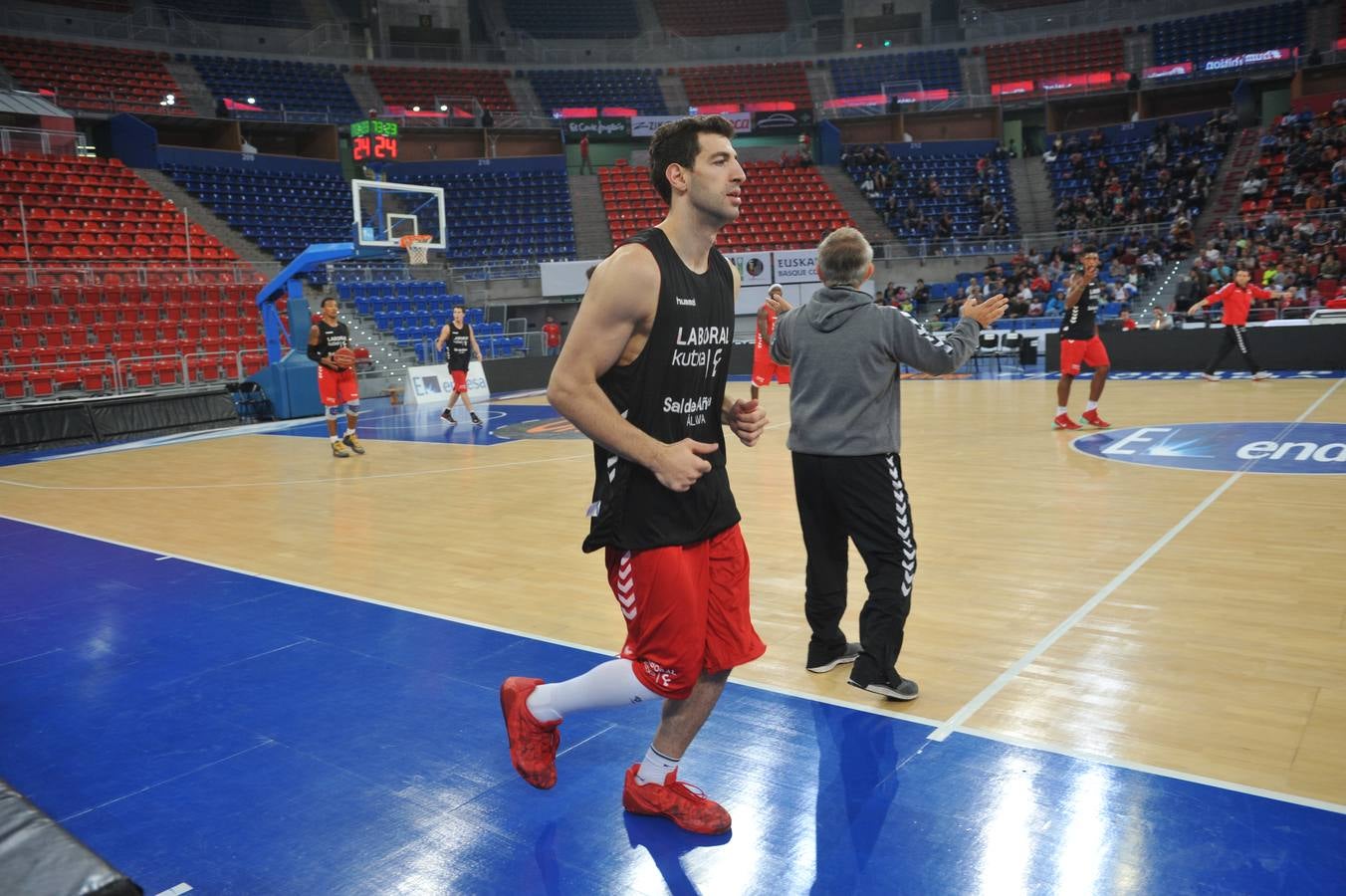 Primer entrenamiento abierto del Baskonia
