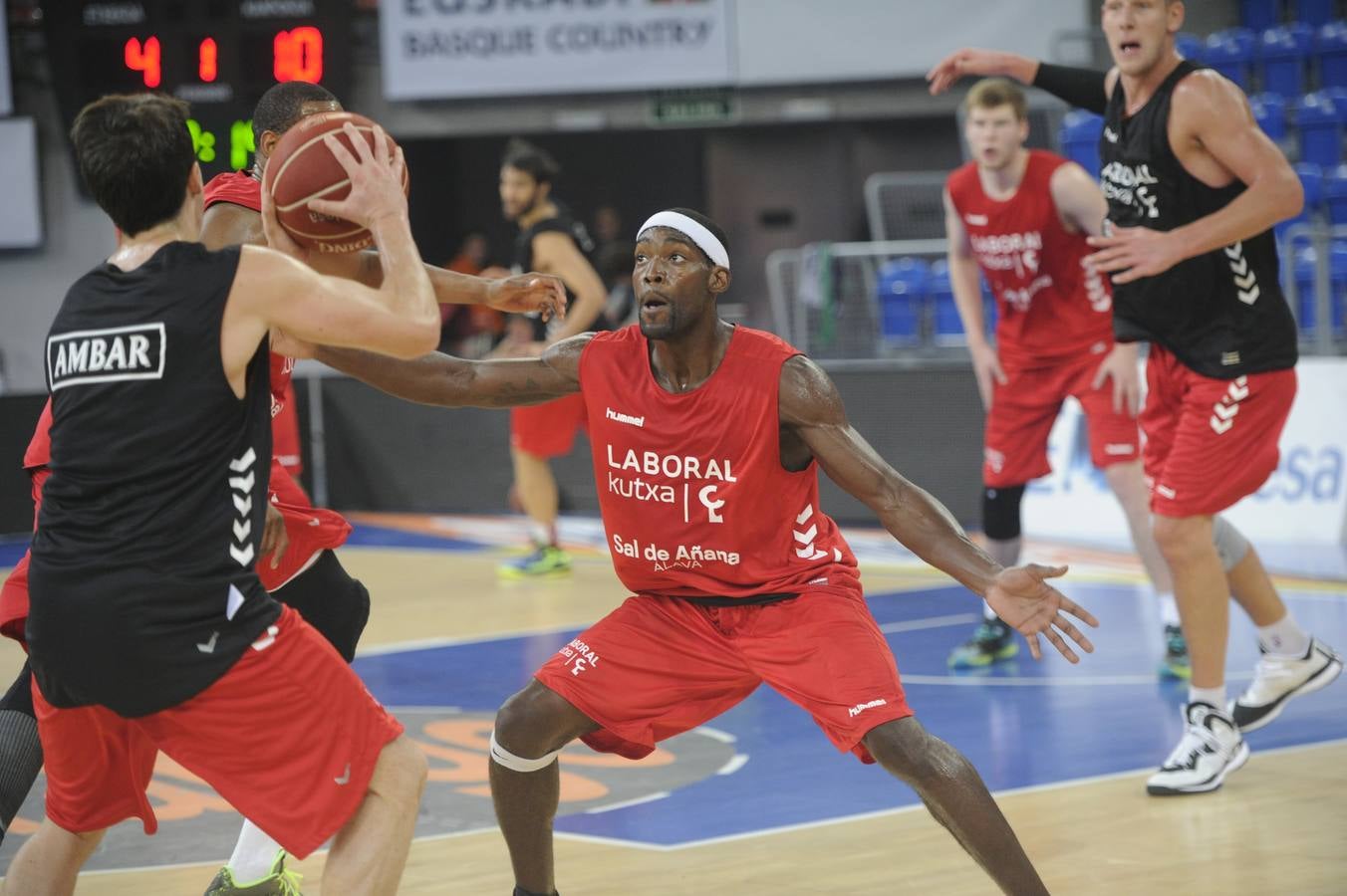 Primer entrenamiento abierto del Baskonia