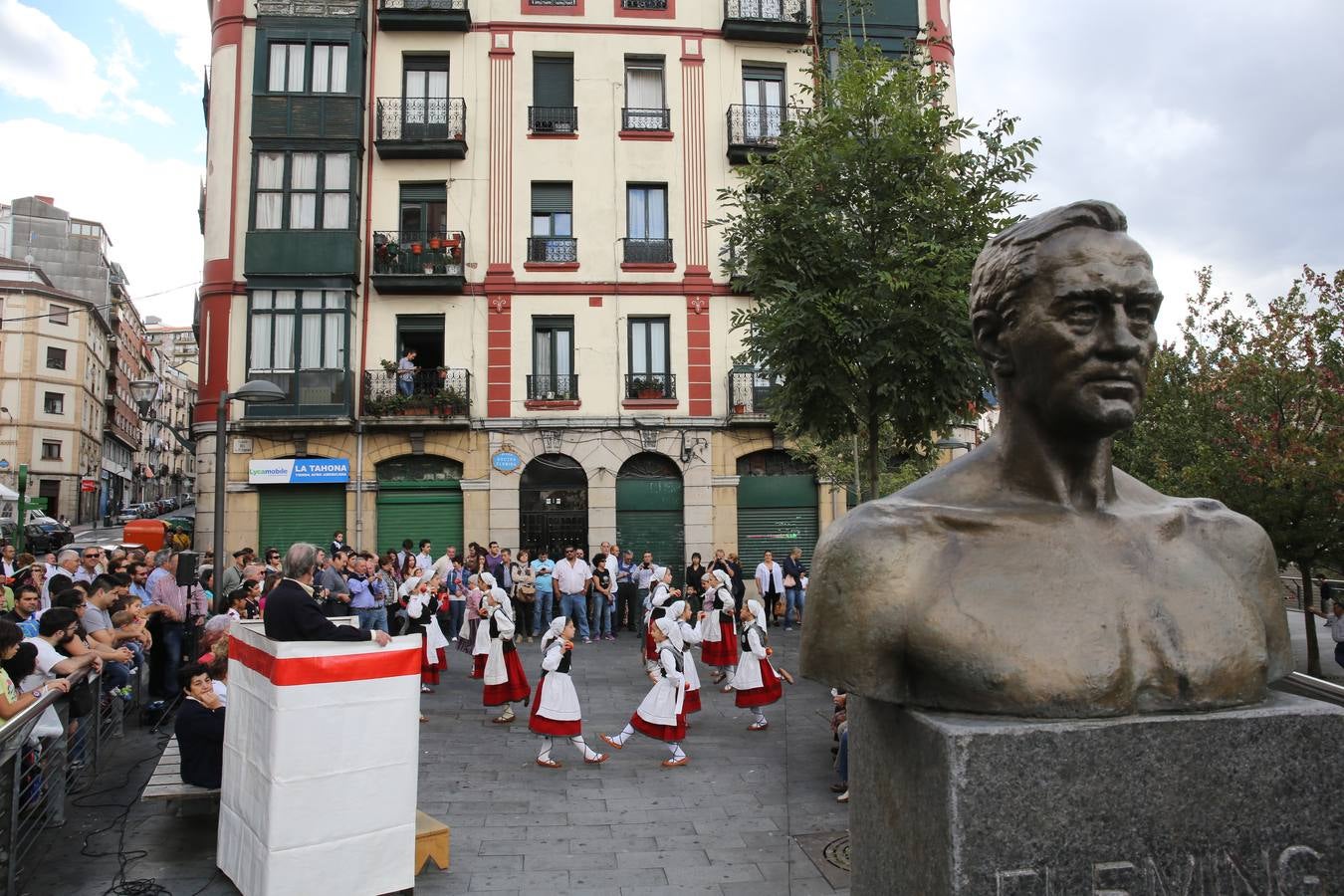 Homenaje a Usparitza y Azkuna