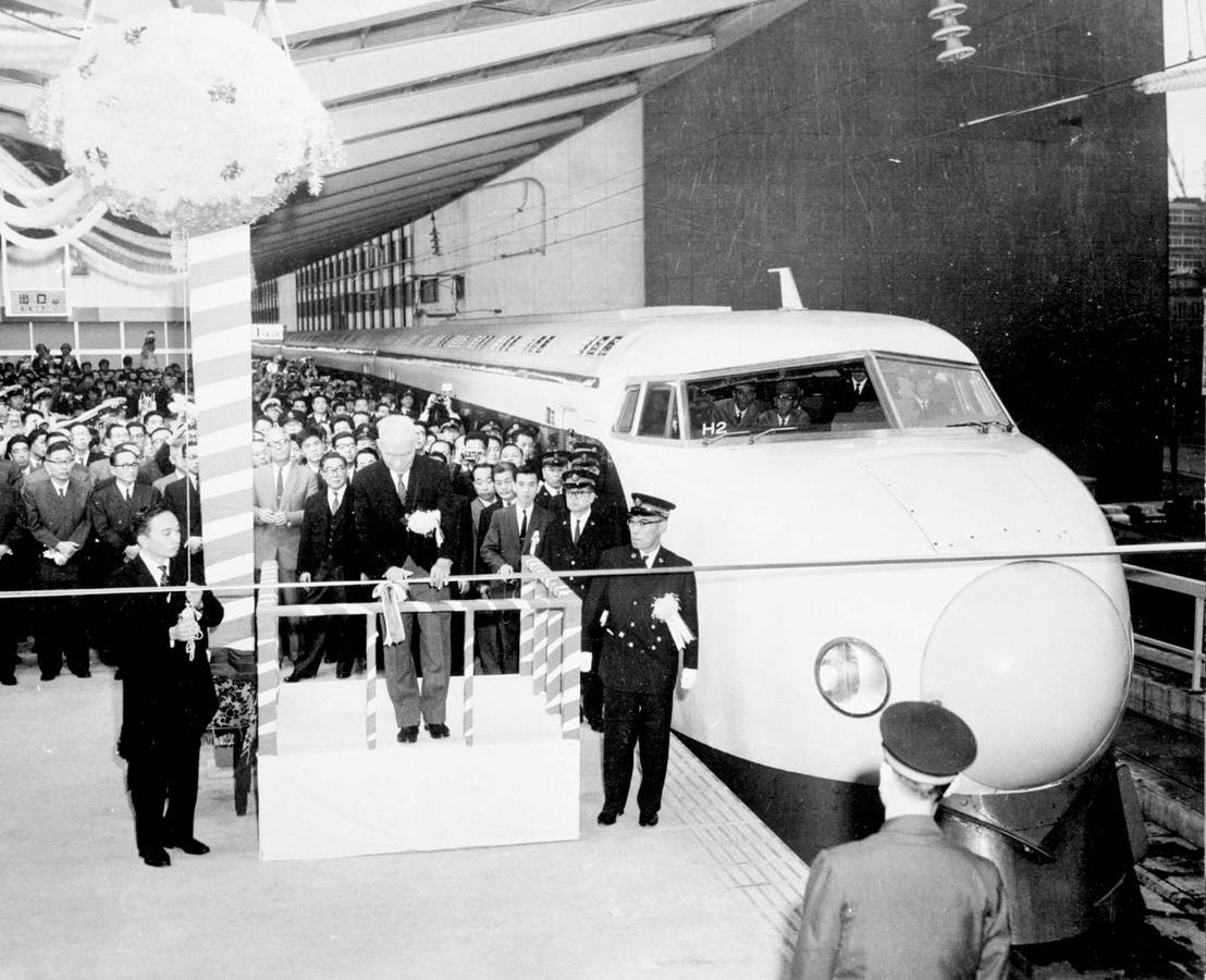 Ceremonia de inauguración del 'tren bala' el 1 de octubre de 1964.