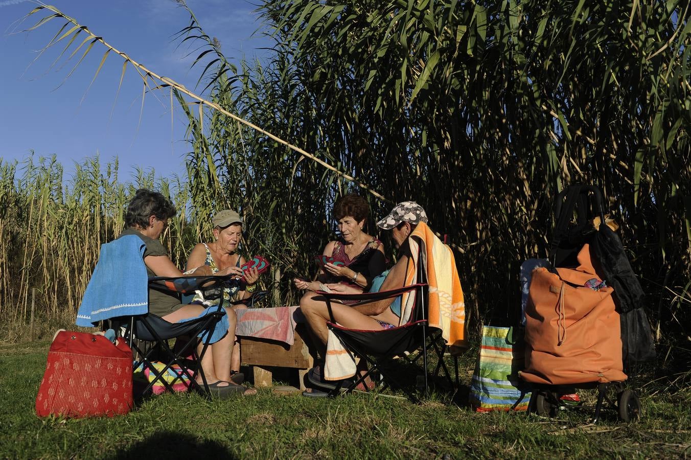 El viento sur llena la playa de bikinis en pleno octubre
