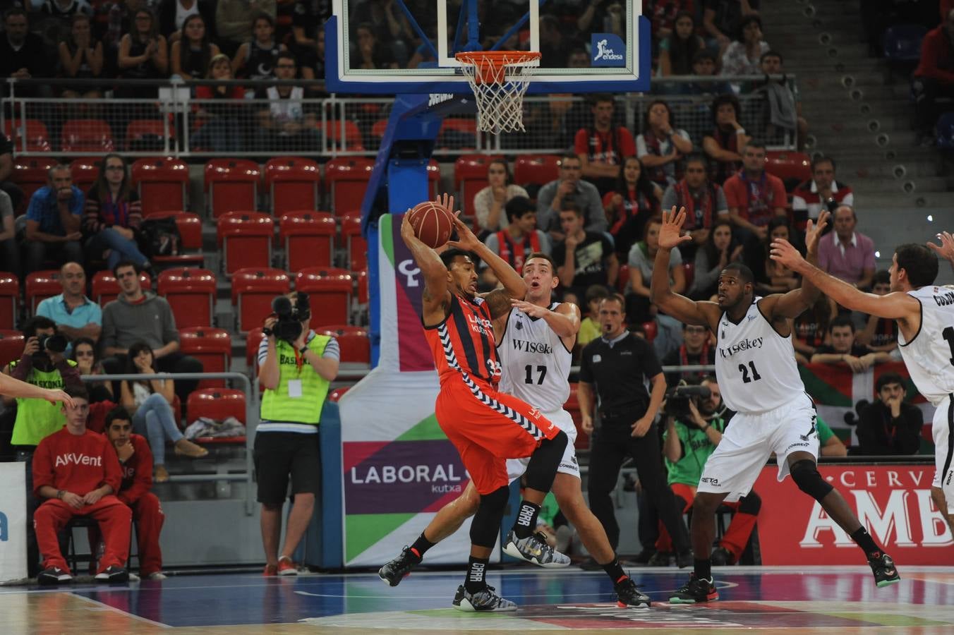 Las mejores imágenes del partido Laboral Kutxa-Bilbao Basket