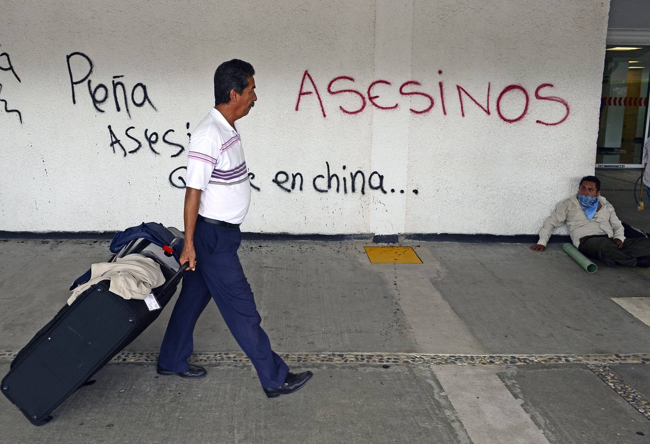 Cierran el aeropuerto de Acapulco por los estudiantes desaparecidos