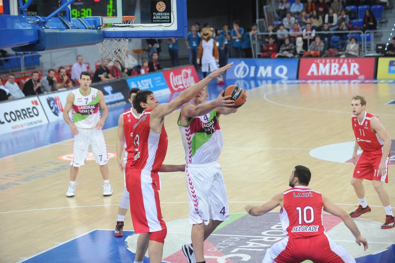 Laboral Kutxa Baskonia - Estrella Roja en imágenes