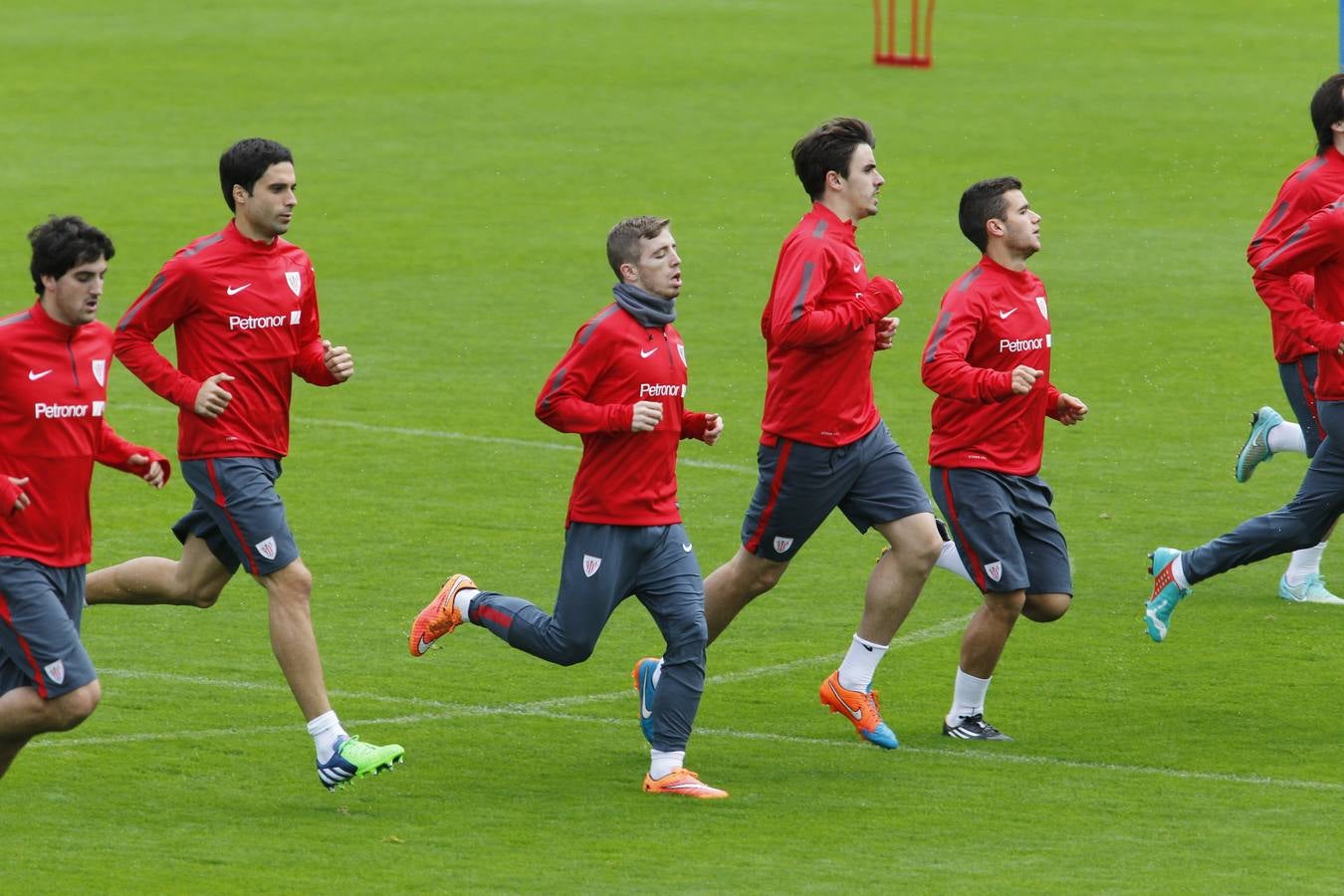 Entrenamiento del Athletic con Aduriz e Iraola al margen