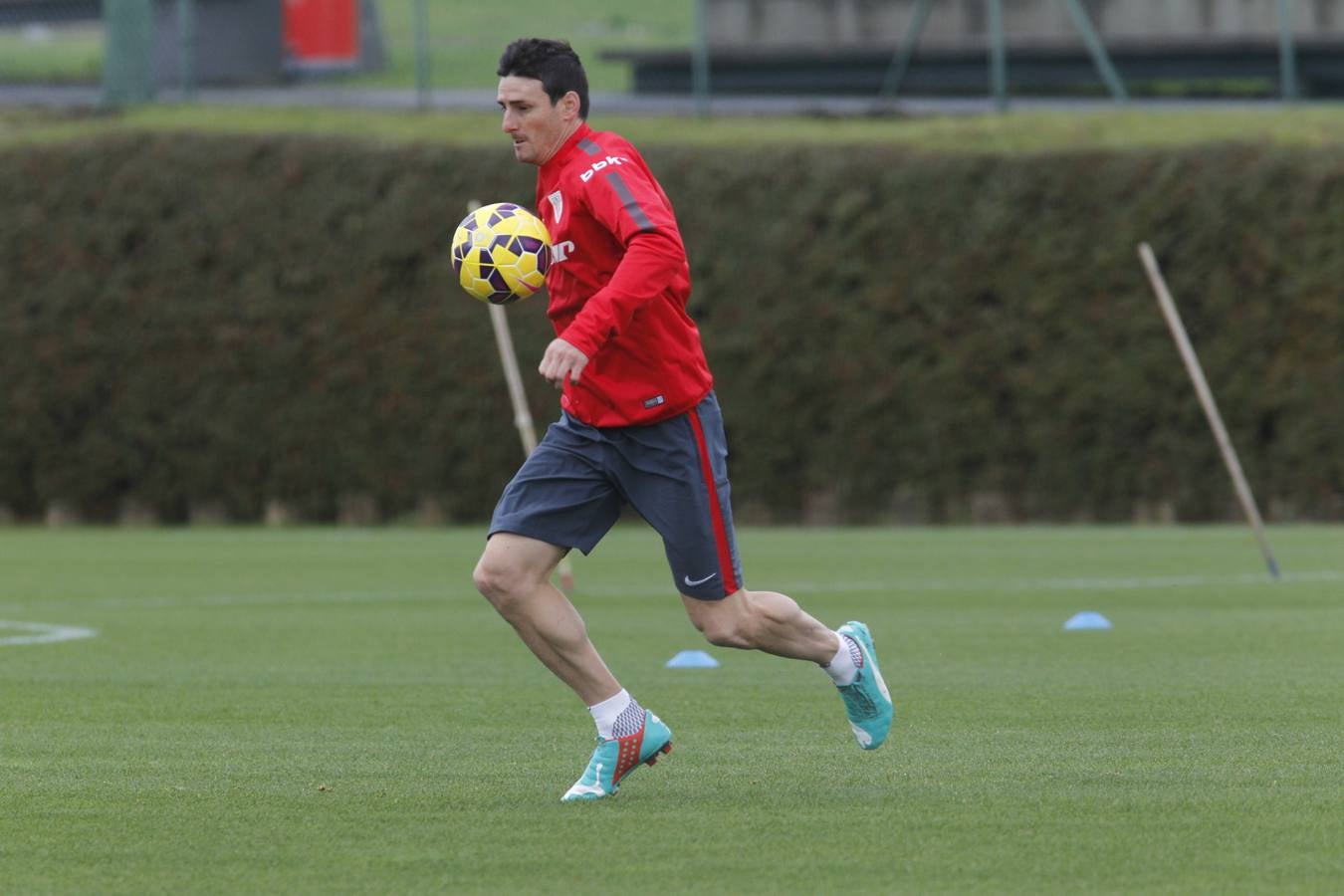 Entrenamiento del Athletic con Aduriz e Iraola al margen