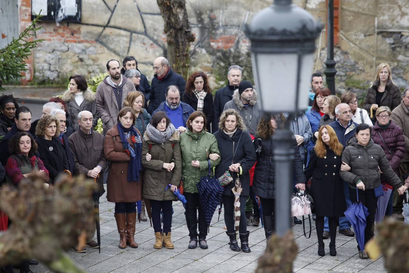 Concentración de repulsa por el asesinato de las dos niñas en Asturias