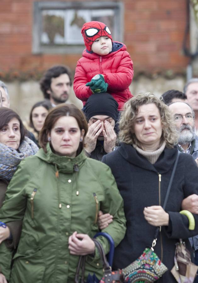 Concentración de repulsa por el asesinato de las dos niñas en Asturias