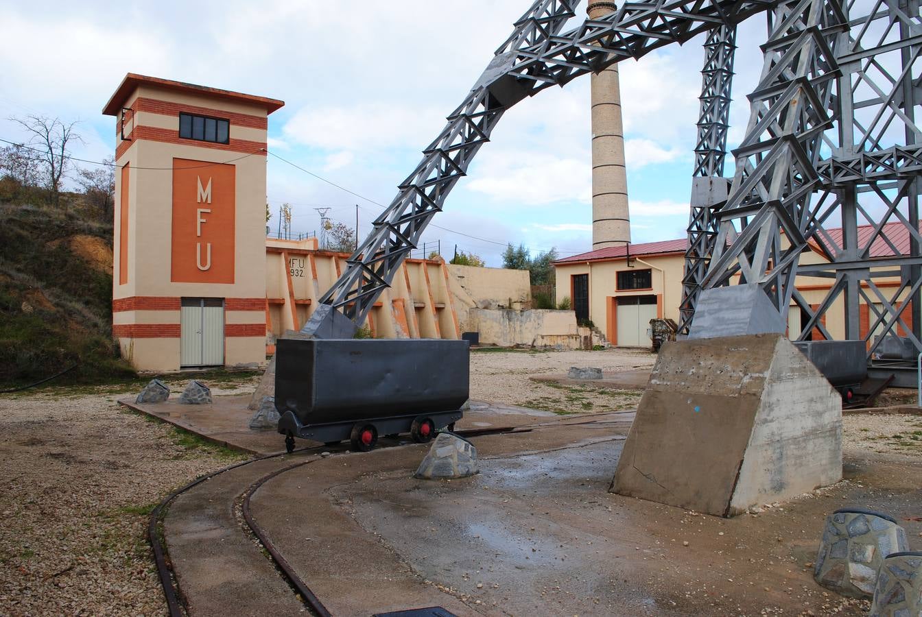 Antiguas intaslaciones de Minas y Ferrocarriles de Utrillas (MFU), donde se ubica el museo.