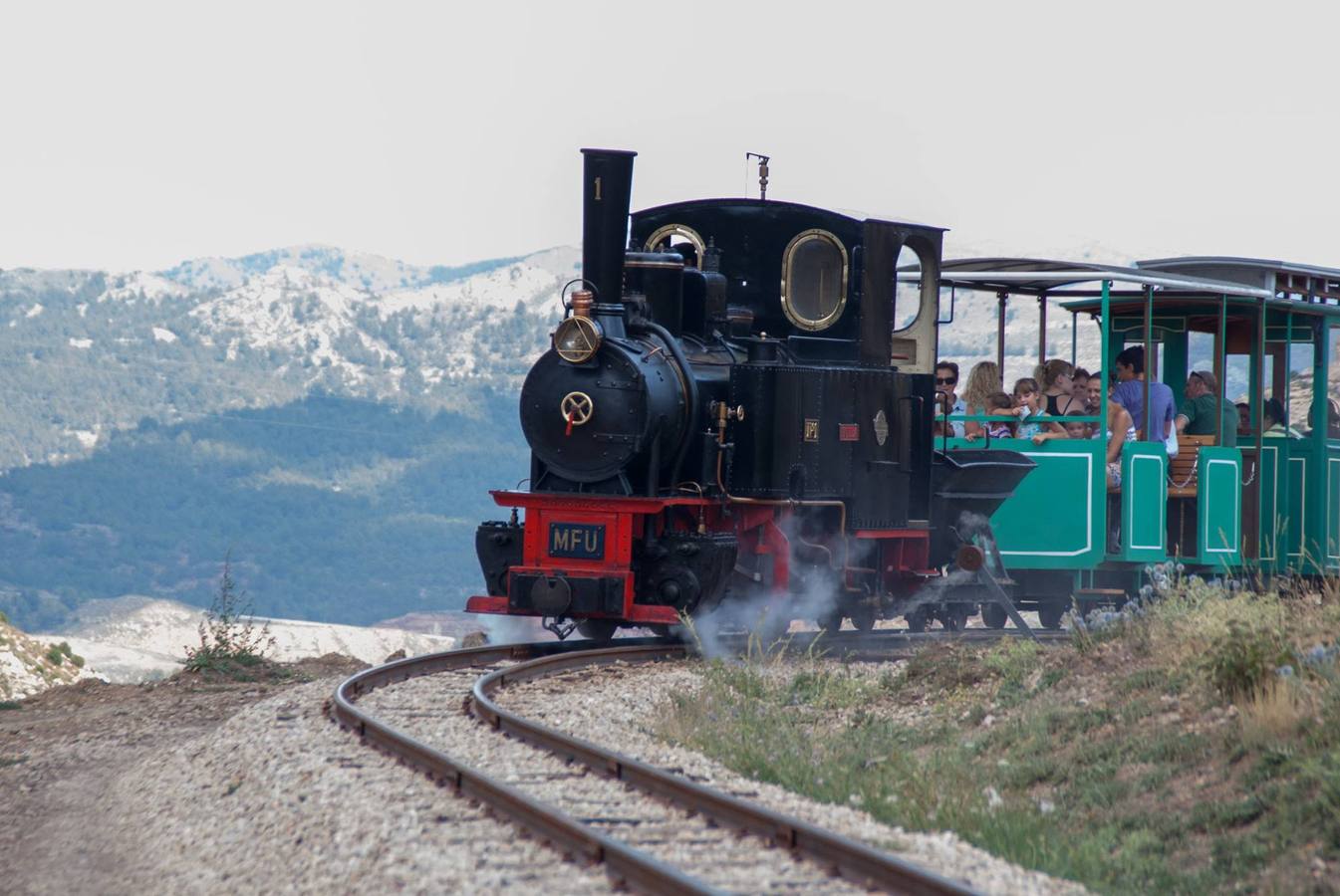 La locomotora 'Hulla', en uno de sus viajes de esta temporada con turistas a bordo.