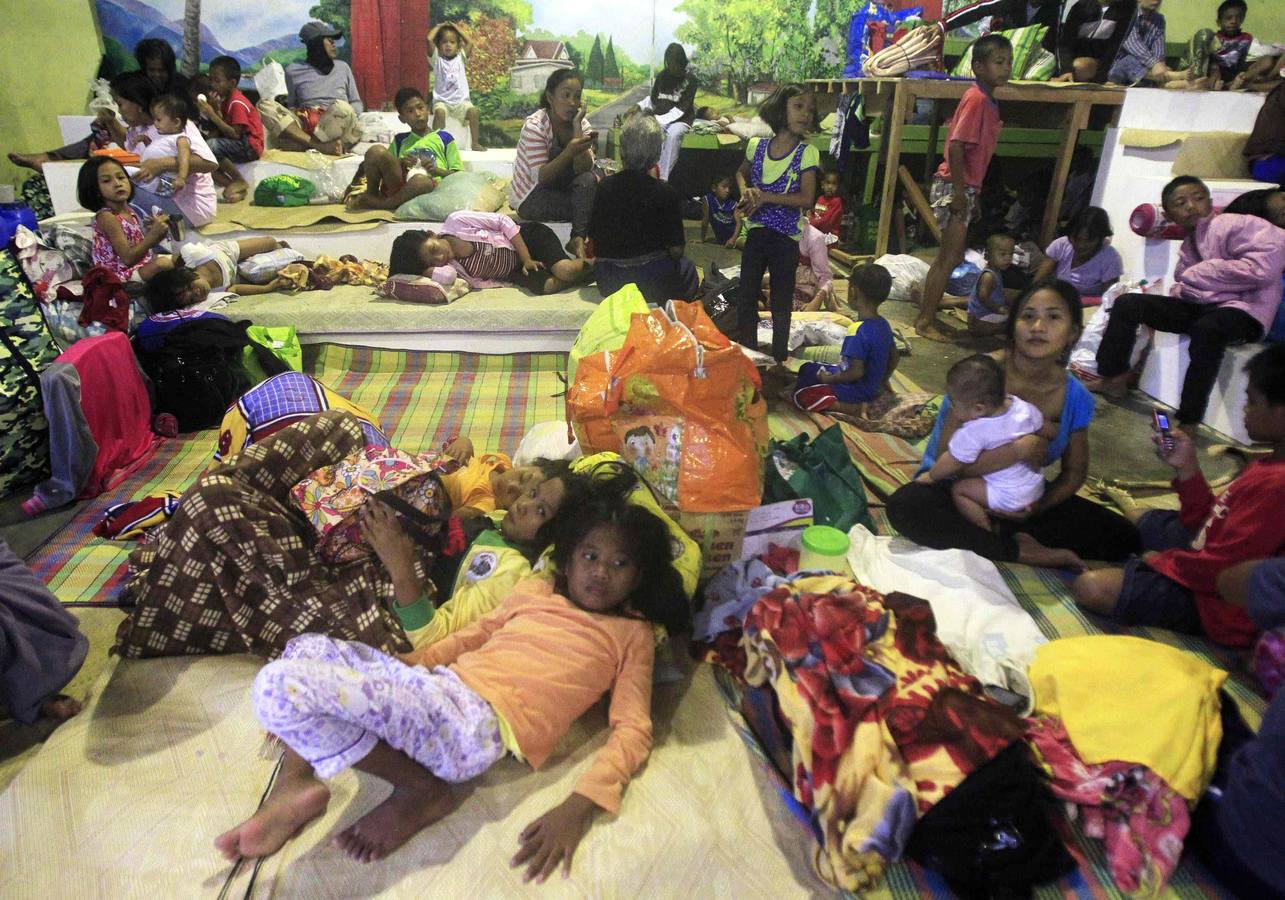 Miles de evacuados en Filipinas por el tifón Hagupit