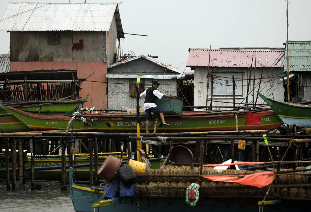 Miles de evacuados en Filipinas por el tifón Hagupit