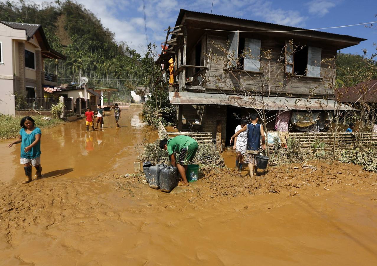 Miles de evacuados en Filipinas por el tifón Hagupit