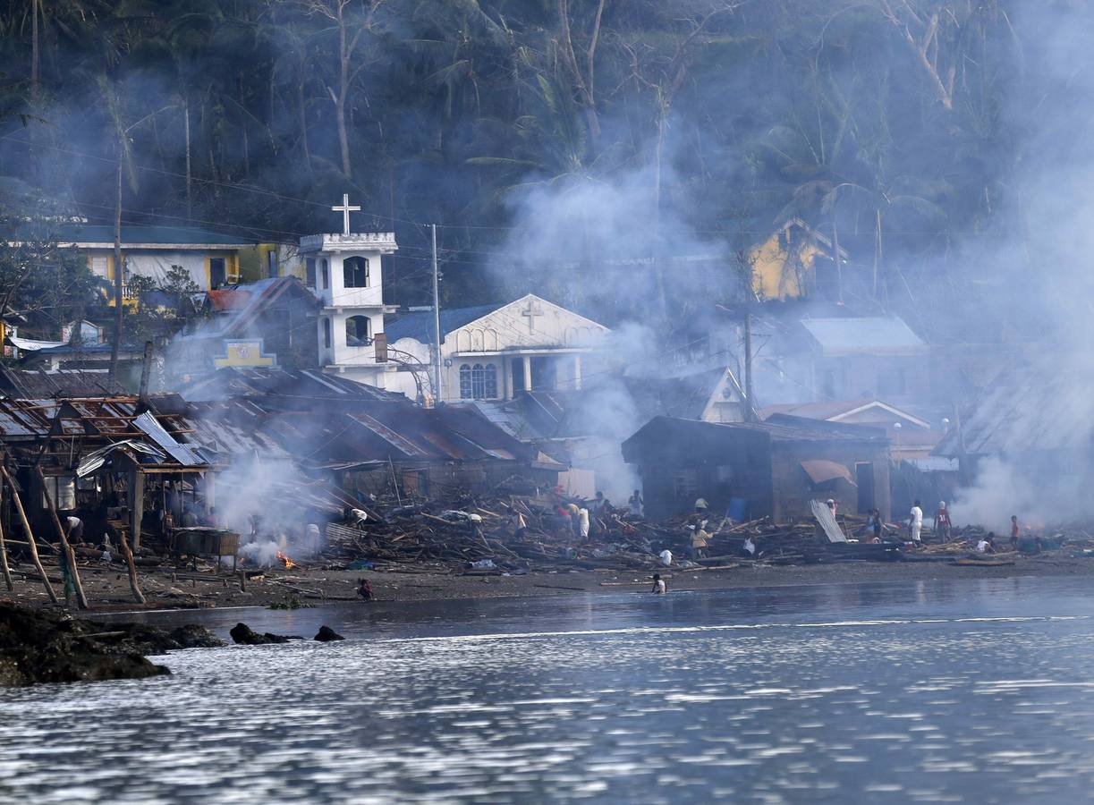 Miles de evacuados en Filipinas por el tifón Hagupit