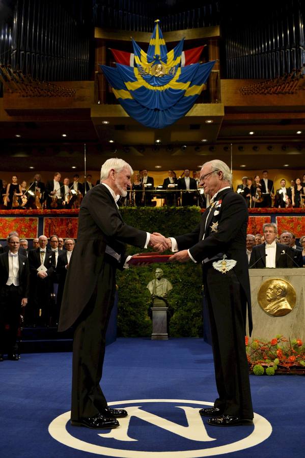 John O'Keefe, Nobel de Medicina. ESTOCOLMO (SUECIA). John O'Keefe y el matrimonio noruego de May-Britt y Edvard Moser, junto al estadounidense John O'Keefe son Nobel de Medicina por descubrir las células que constituyen un sistema de posicionamiento en el cerebro.