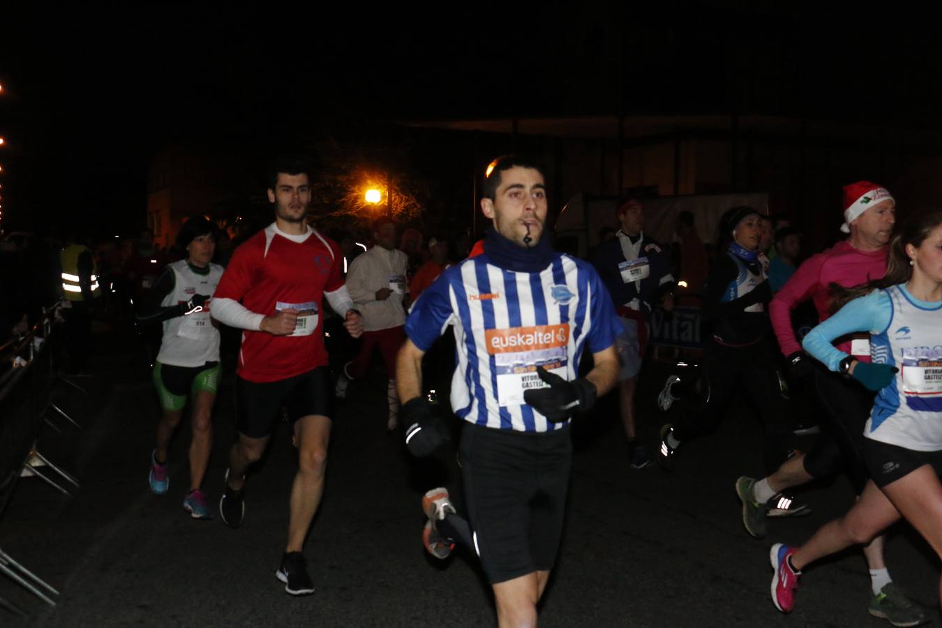 Fiesta y deportes en la San Silvestre de Vitoria