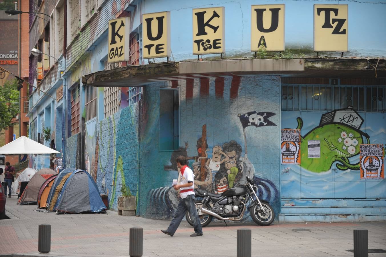Gaztetze de Kukutza en el bilbaíno barrio de Rekalde antes de su derribo en septiembre de 2011.