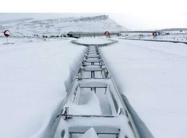 La A-67 colapsada por la nieve.. 