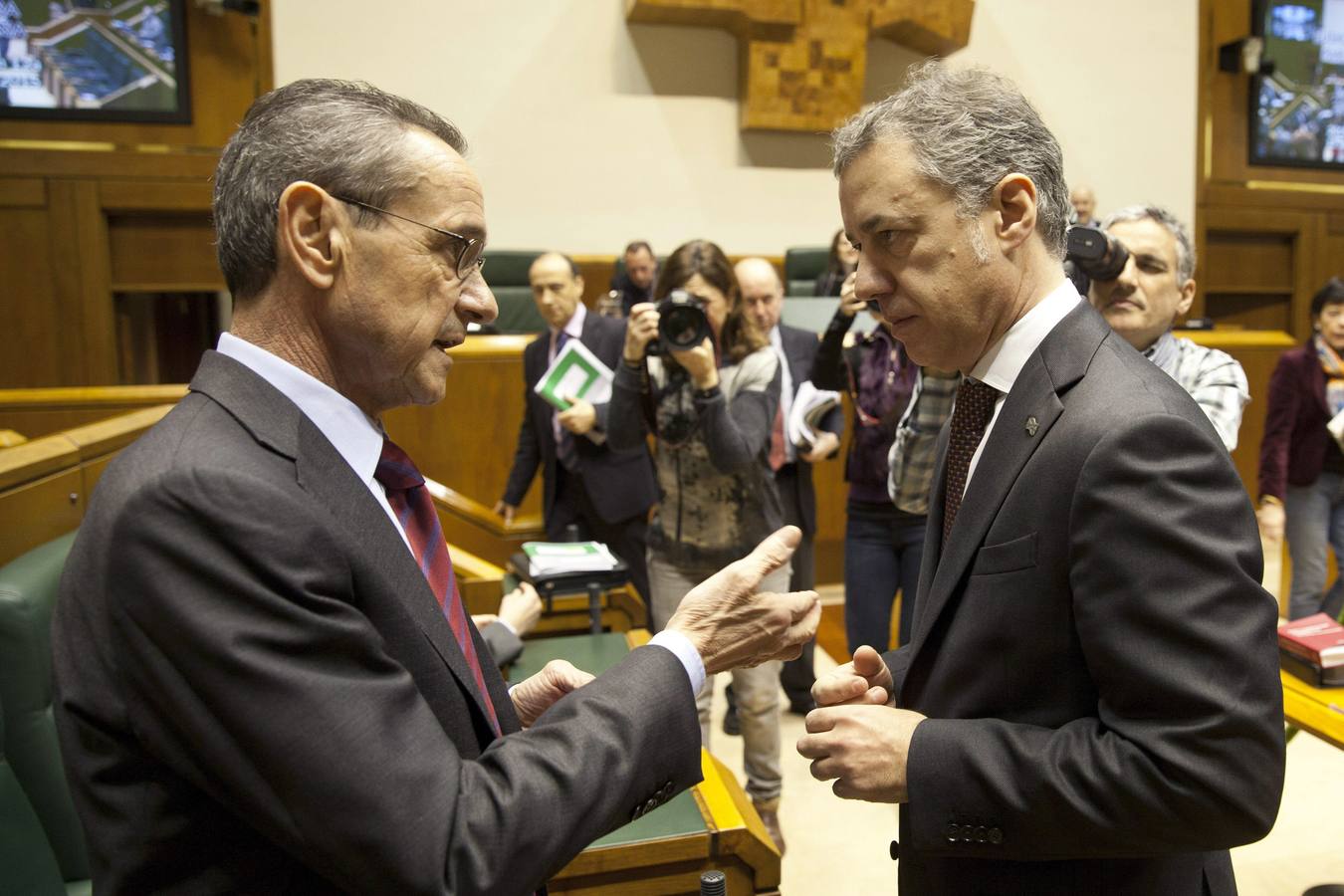 Ángel Toña, en su primer pleno del Parlamento vasco