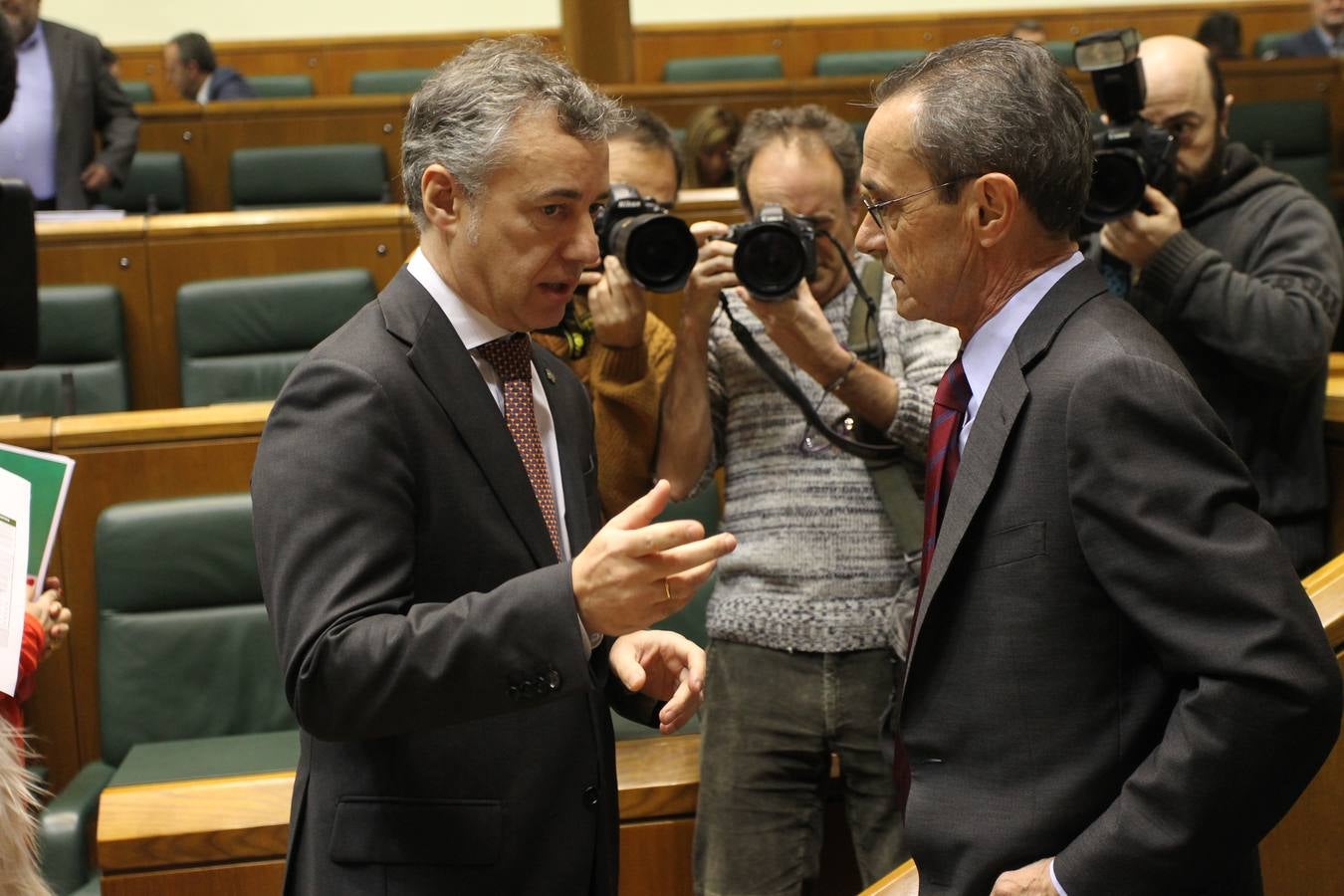 Ángel Toña, en su primer pleno del Parlamento vasco