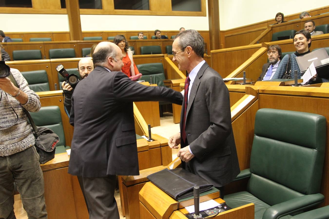 Ángel Toña, en su primer pleno del Parlamento vasco