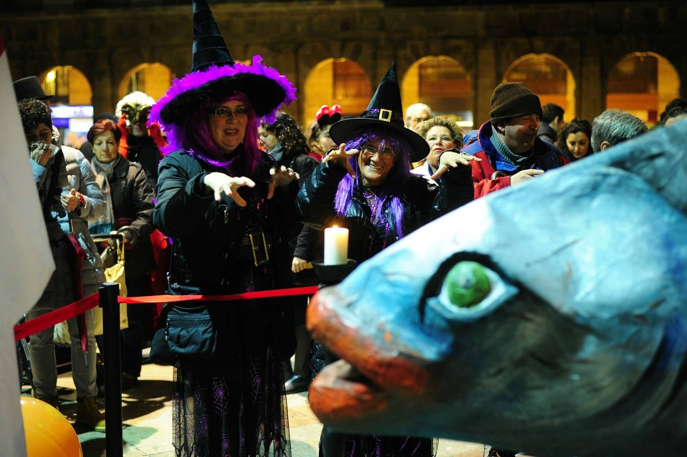 La sardina muere entre las llamas