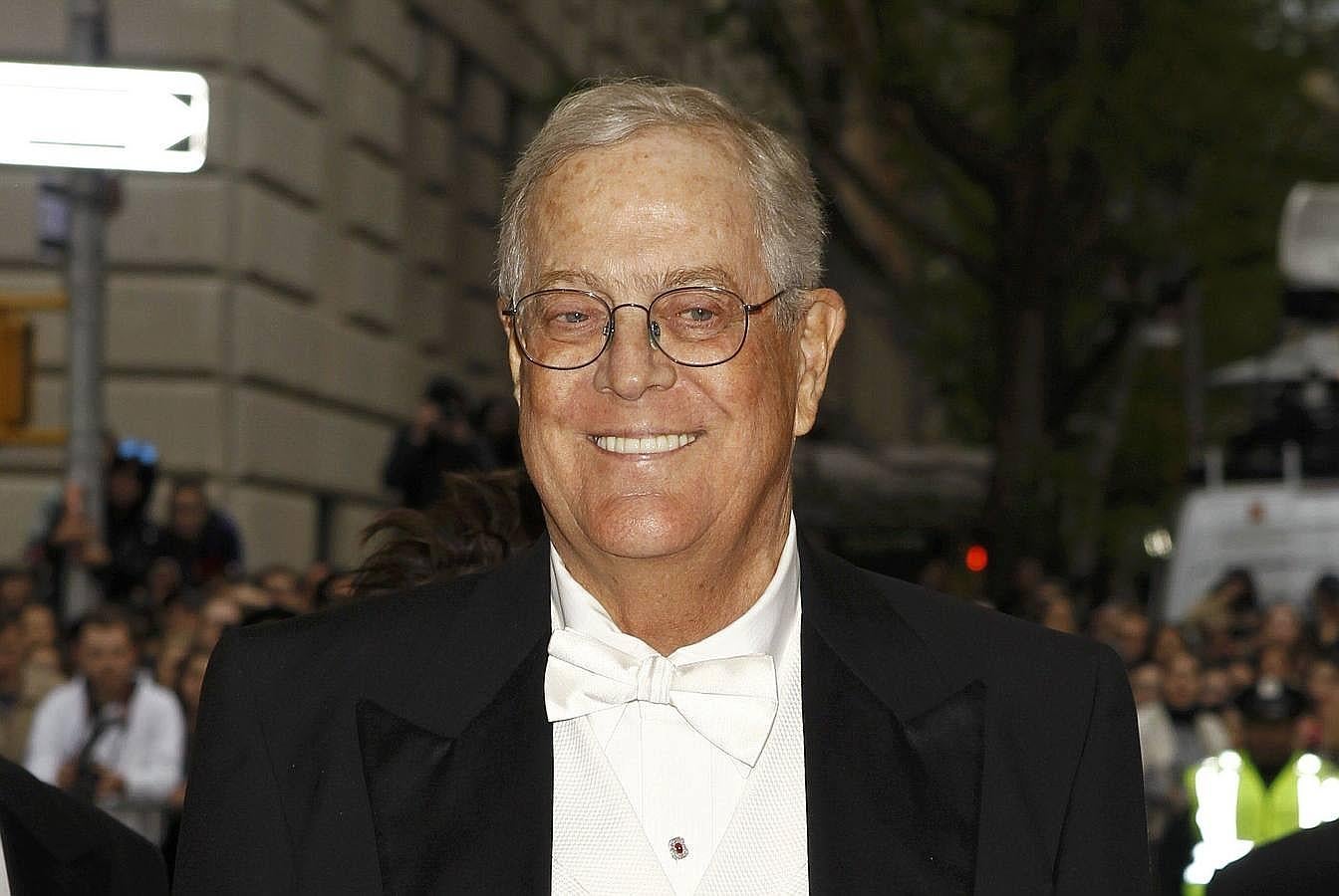 7. David Koch. El séptimo puesto es para David Koch, con un valor de 42.900 millones de dólares, el mismo que su hemano, gracias a la empresa Koch Industries.