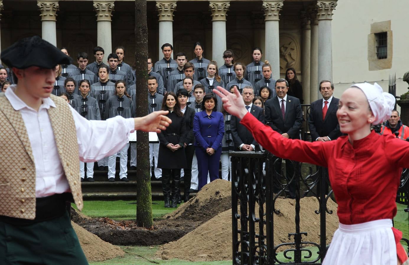 El Árbol de Gernika echa nuevas raíces