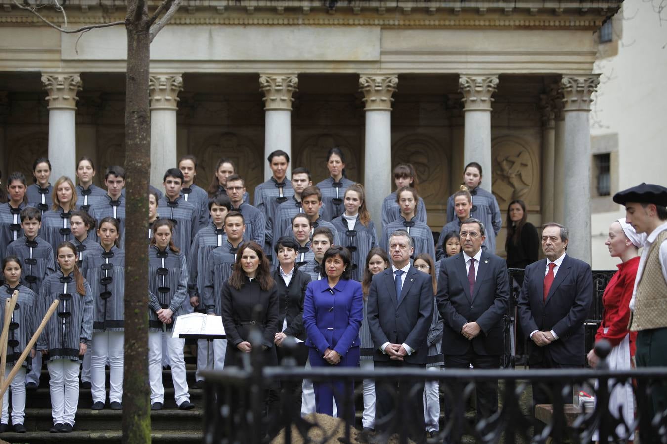 El Árbol de Gernika echa nuevas raíces