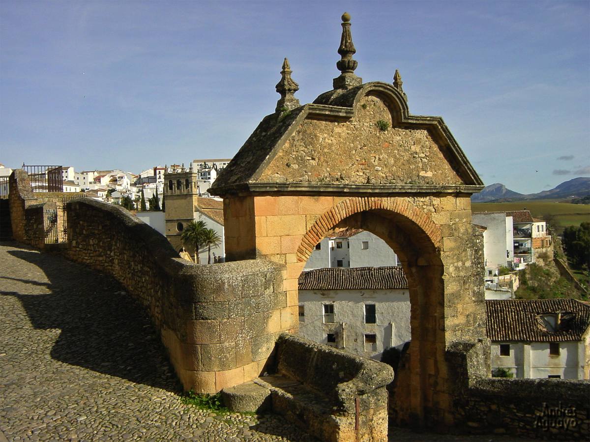 Ronda, la joya serrana asomada al Tajo